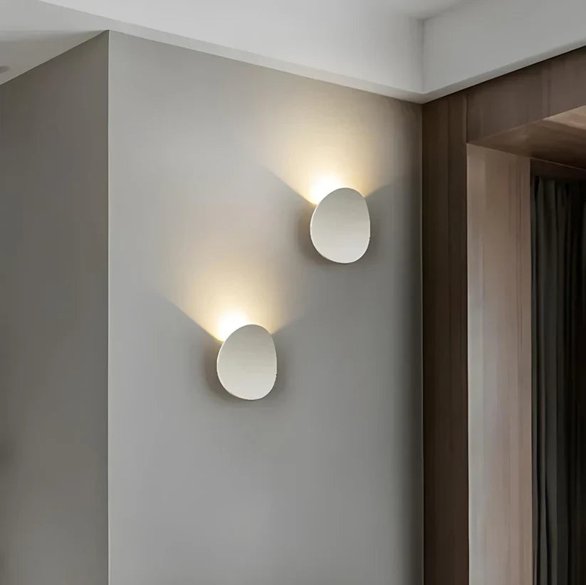 Sleek Aluminum Modern Wall Lamp with LED Light