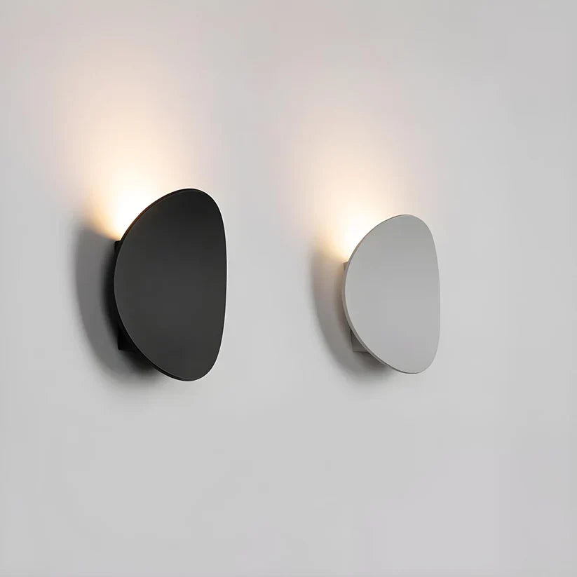 Sleek Aluminum Modern Wall Lamp with LED Light