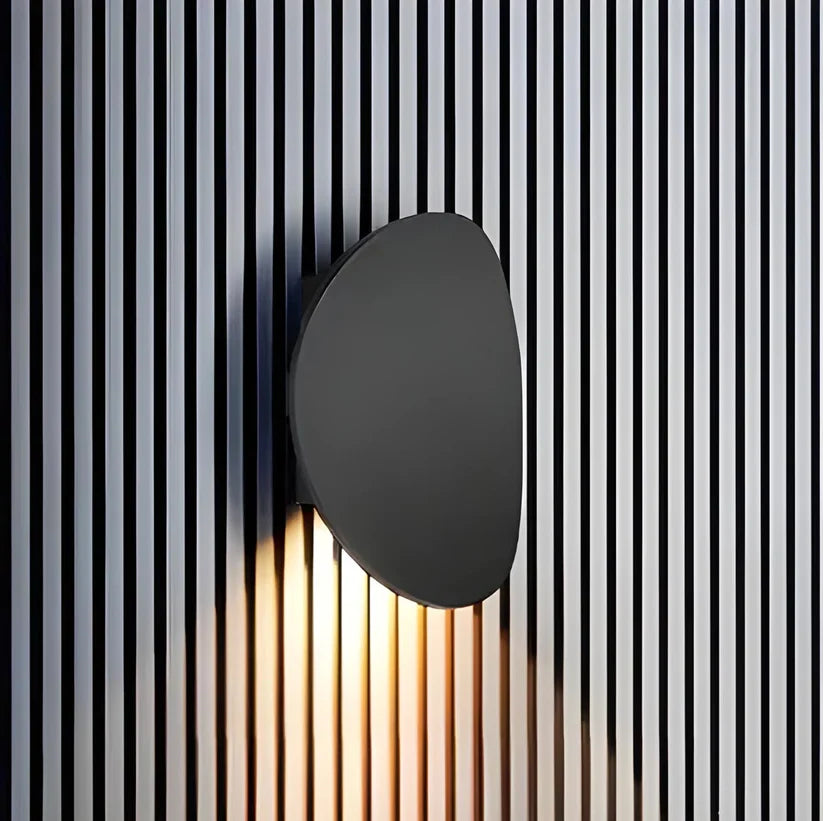 Sleek Aluminum Modern Wall Lamp with LED Light