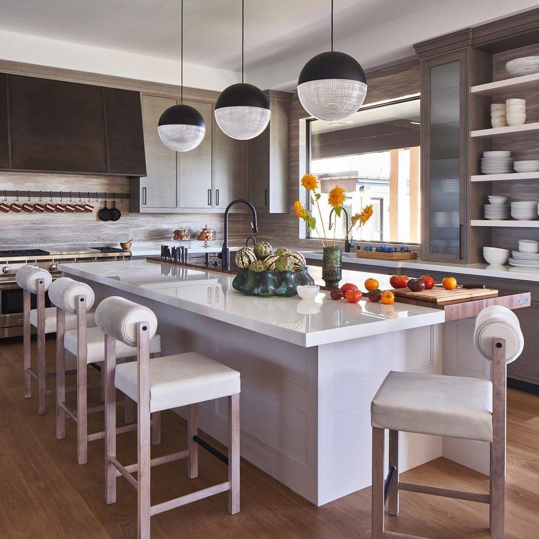 Modern Clear Glass Pendant Light with Adjustable Height