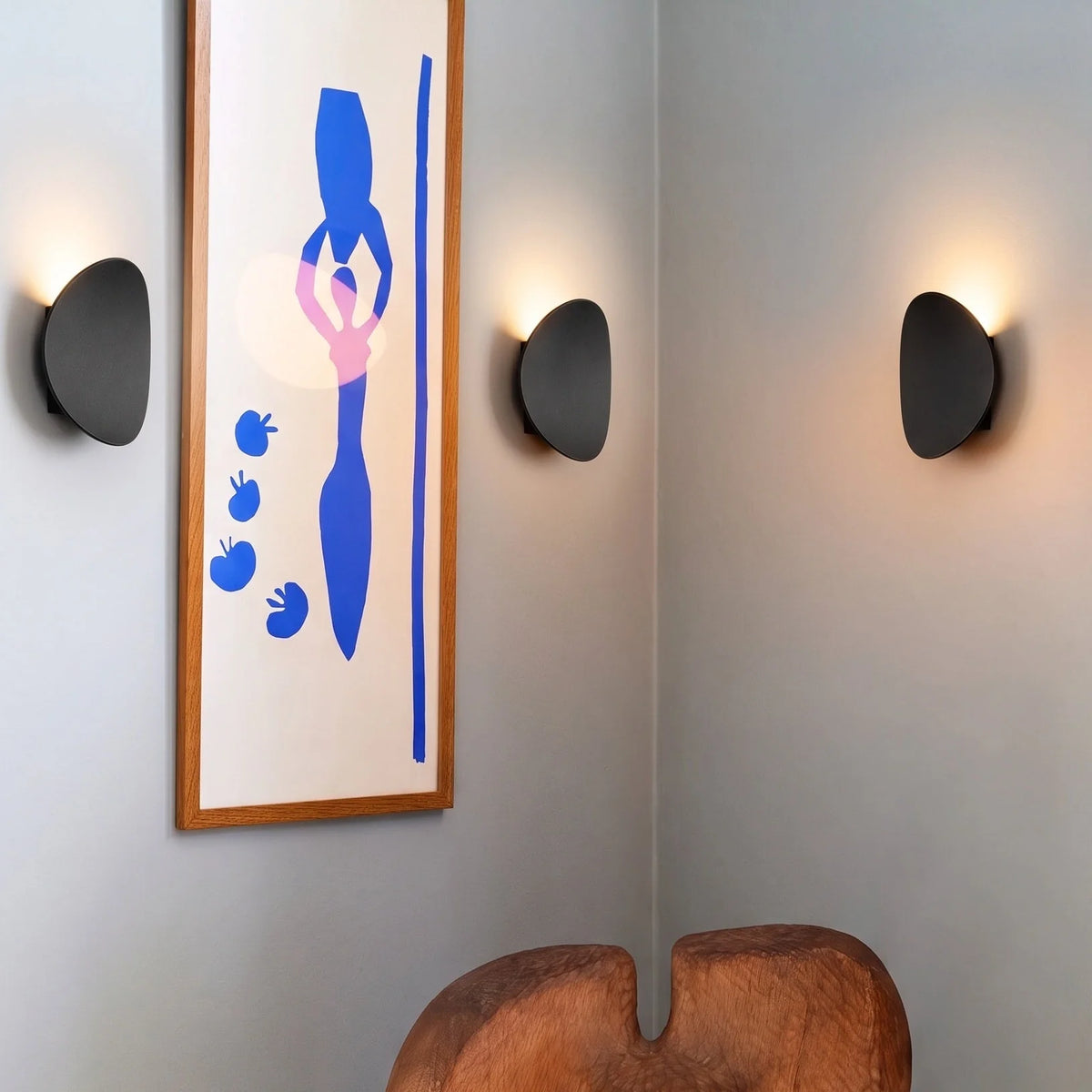 Sleek Aluminum Modern Wall Lamp with LED Light