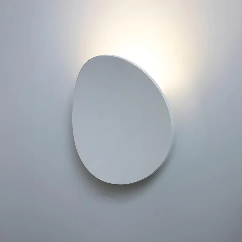 Sleek Aluminum Modern Wall Lamp with LED Light